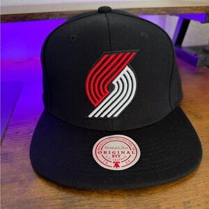 Portland Trail Blazers Mitchell & Ness Black and Red Logo Cap NWT
